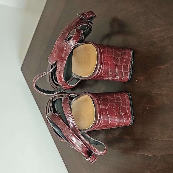 Scrappy block heel sandal - Picture 3 of 3